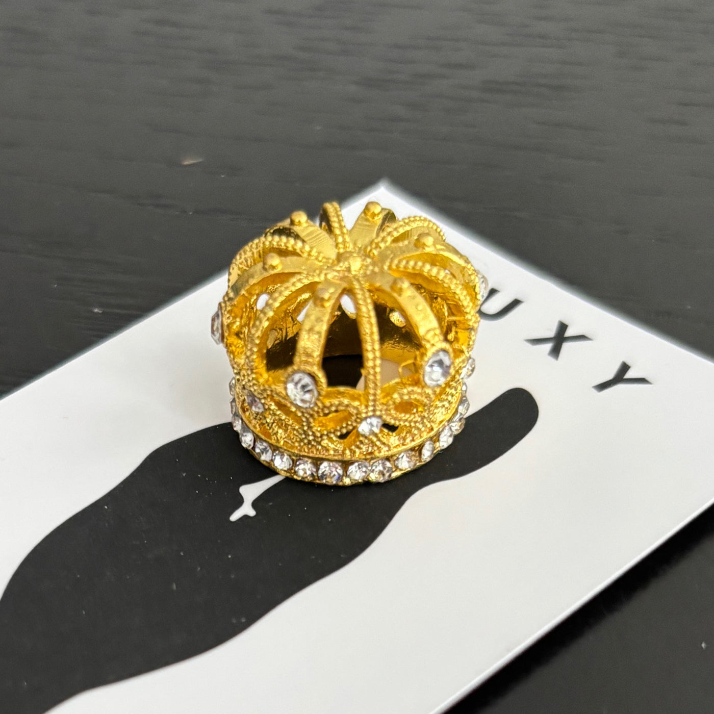 Luxy Charms Dome Forelock Crown