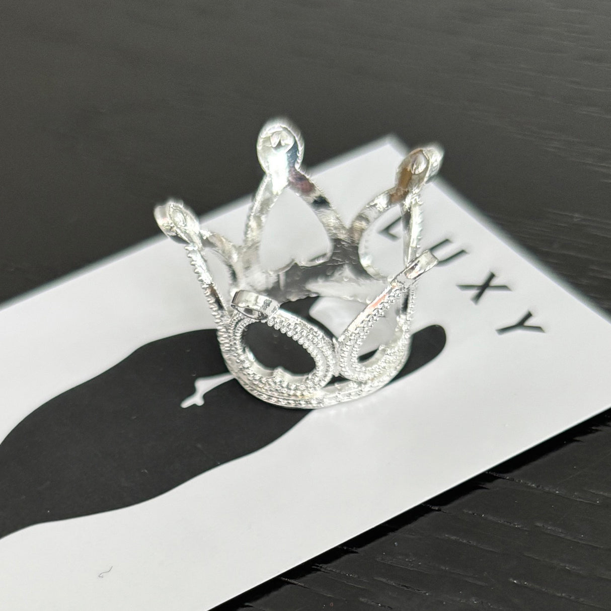 Luxy Pointed Forelock Crown