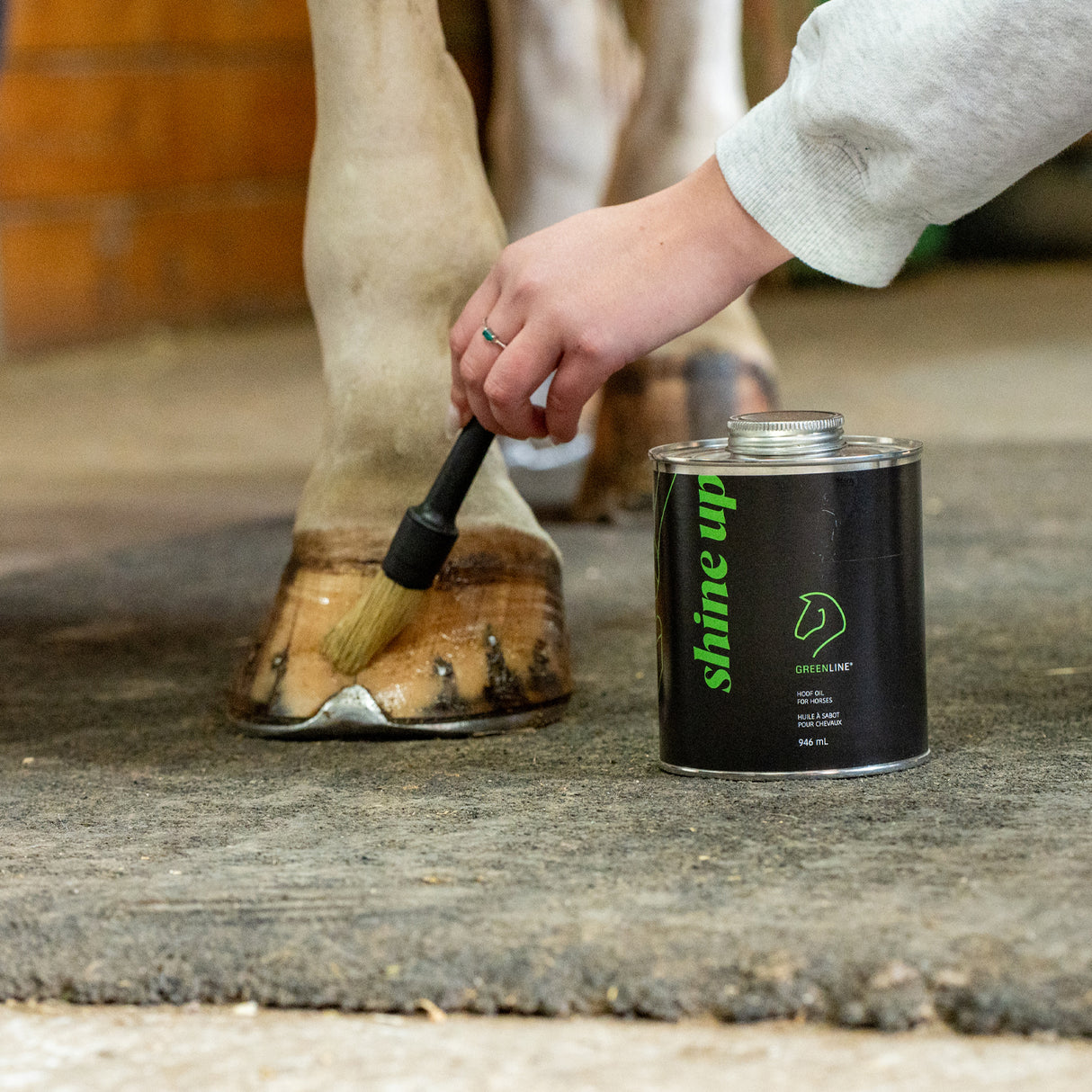 Greenline Shine Up Hoof Oil 32 oz.
